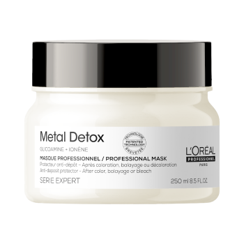 Le masque Metal Detox de l'Oréal Professionnel est un protecteur anti-dépôt Metal Detox protège la fibre des dépôts de particules après tout service de coloration, de balayage ou d'éclaircissement.